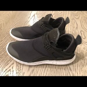 Men’s Jordan Fly 89 940267-010 Black/White 8.5